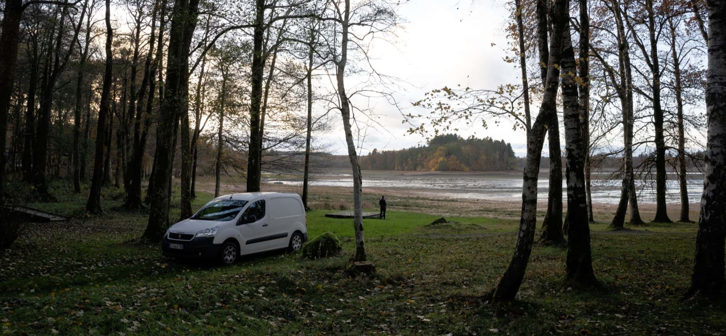 van depart en randonnée automne