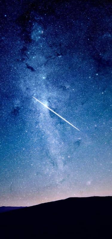etoile filante dans le ciel pendant la nuit des etoiles