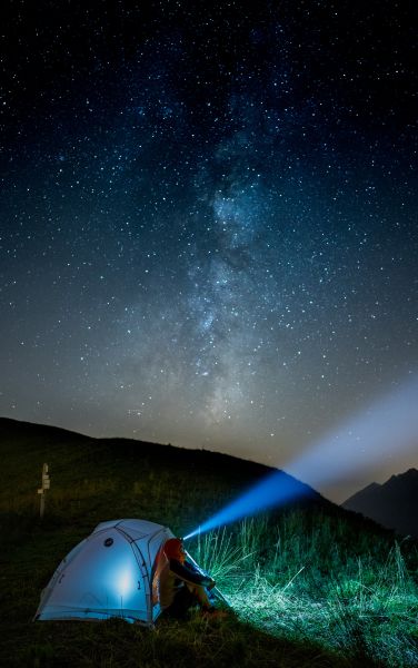 bivouac en montagne pendant la nuit des etoiles filantes